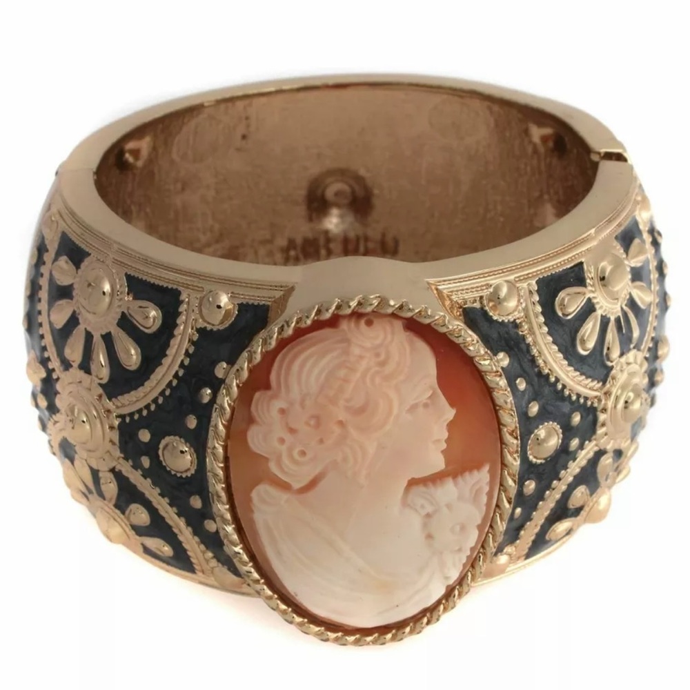 Amedeo NYC “La Piazzetta” Shell Cameo Bangle Bracelet